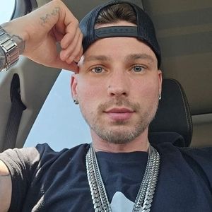 Meet your Posher, Travis